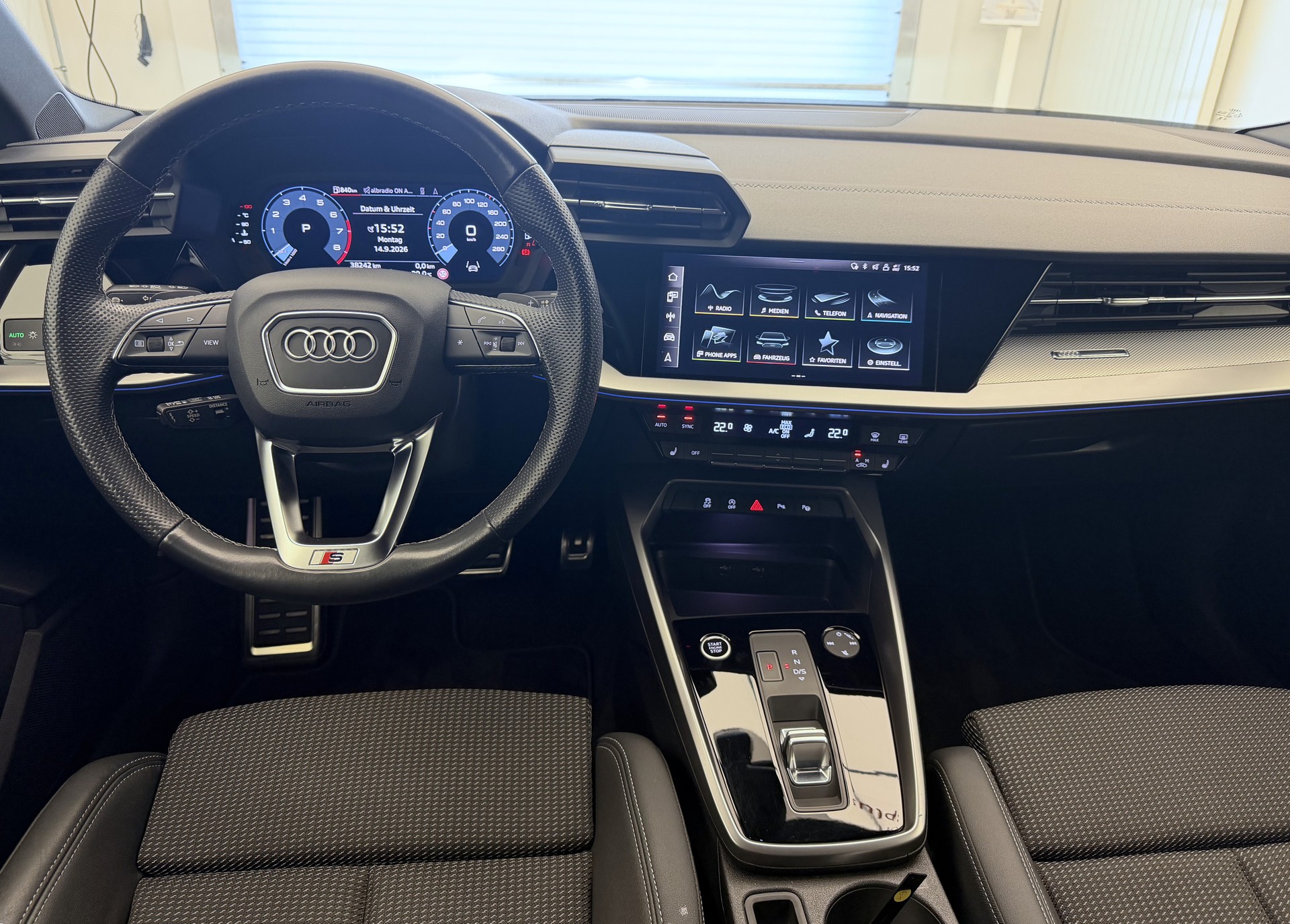 AUDI A3 Sportback 35 TFSI Attraction S-tronic-image-8