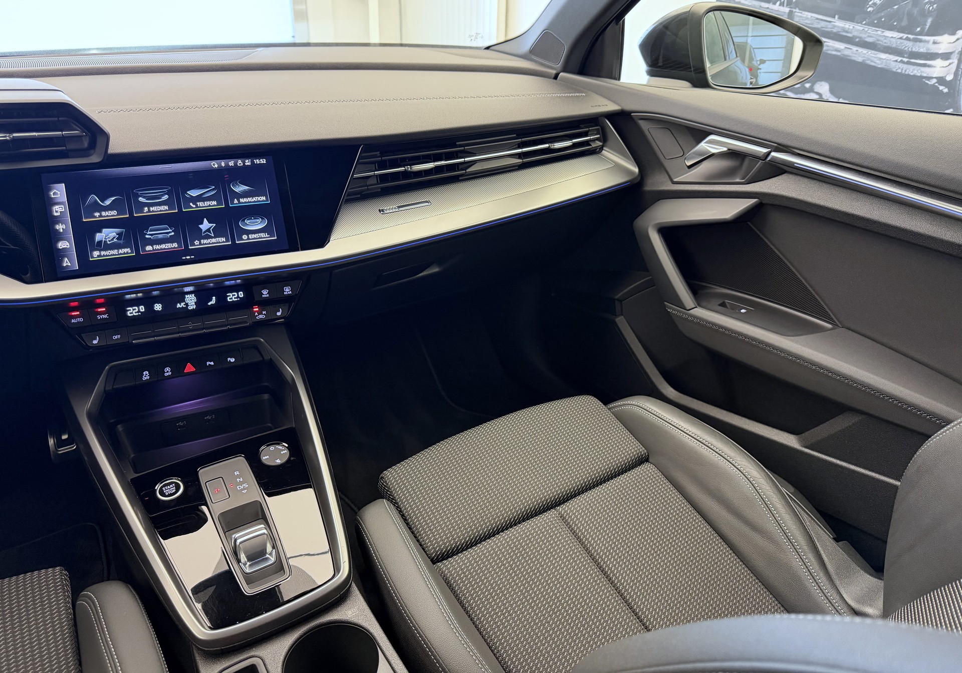 AUDI A3 Sportback 35 TFSI Attraction S-tronic-image-18