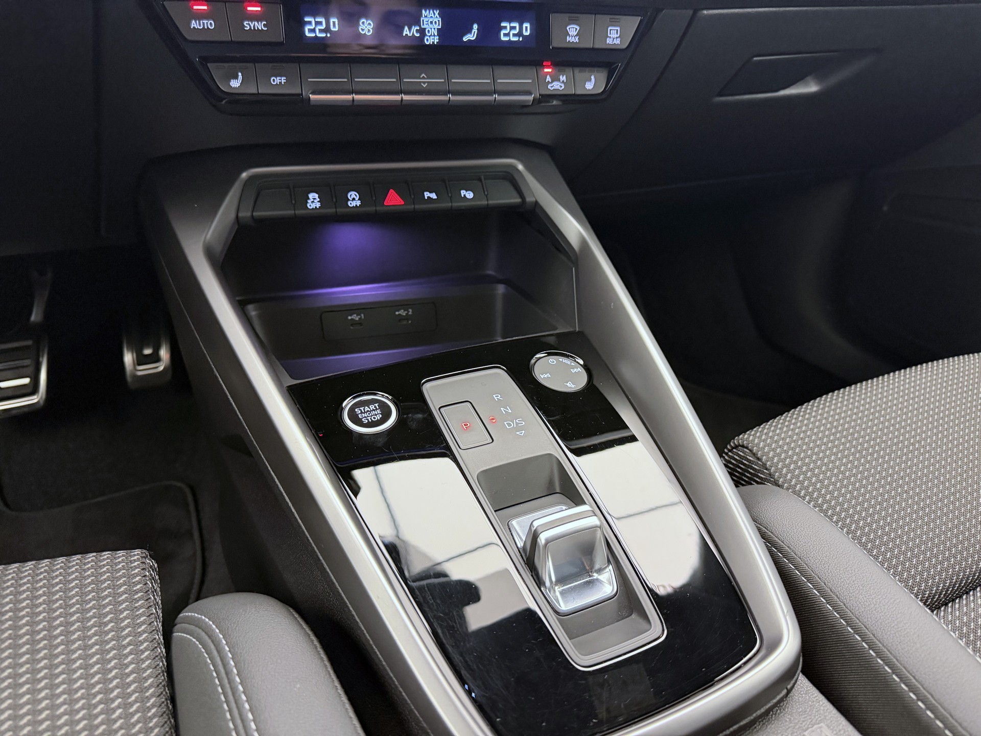 AUDI A3 Sportback 35 TFSI Attraction S-tronic-image-14