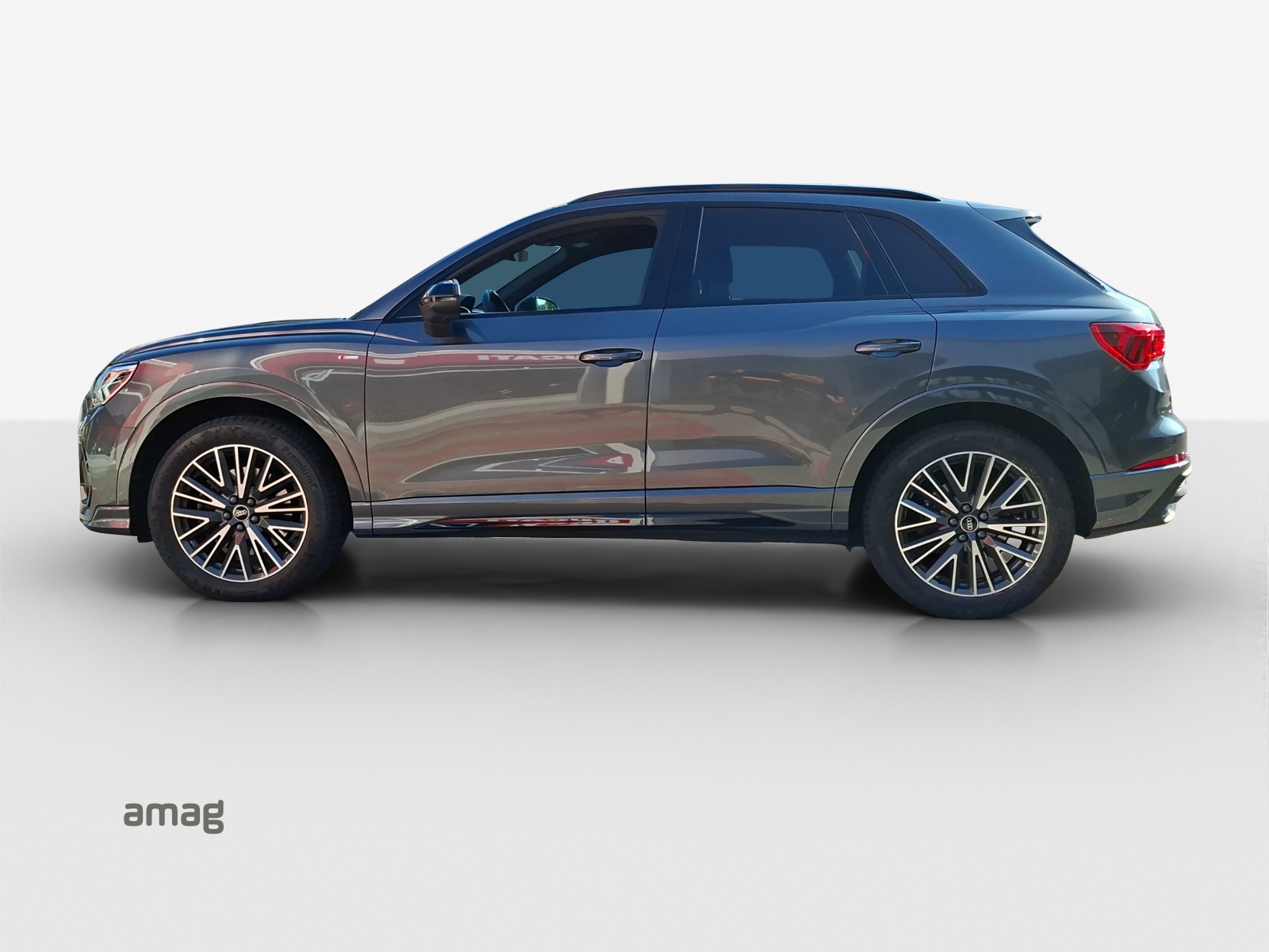 AUDI Q3 40 TDI S line quattro S-tronic-image-1