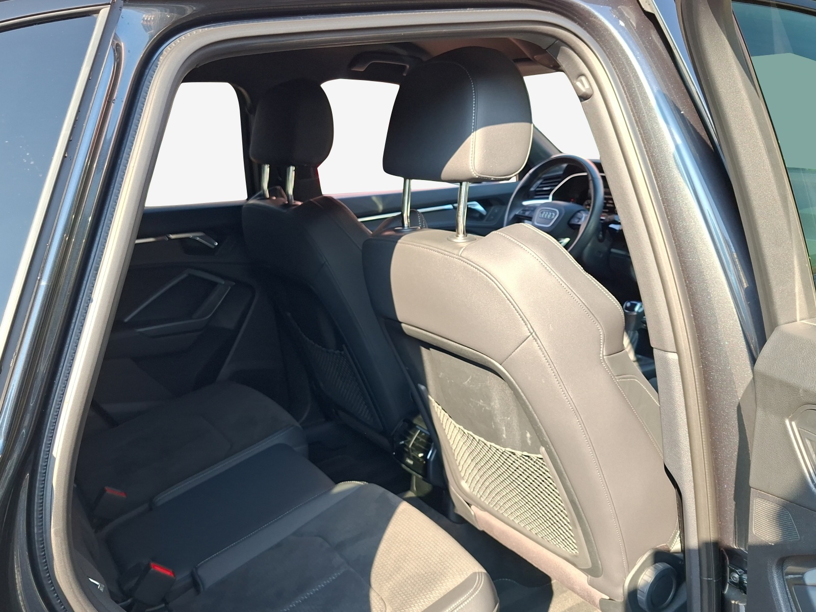 AUDI Q3 40 TDI S line quattro S-tronic-image-13
