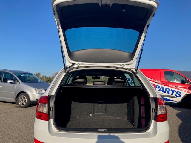 SKODA Octavia Combi 2.0 TDI Ambition DSG-image-9