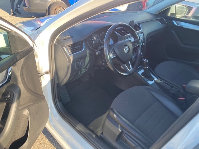 SKODA Octavia Combi 2.0 TDI Ambition DSG-image-7