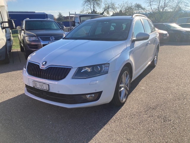 SKODA Octavia Combi 2.0 TDI Ambition DSG-image-0