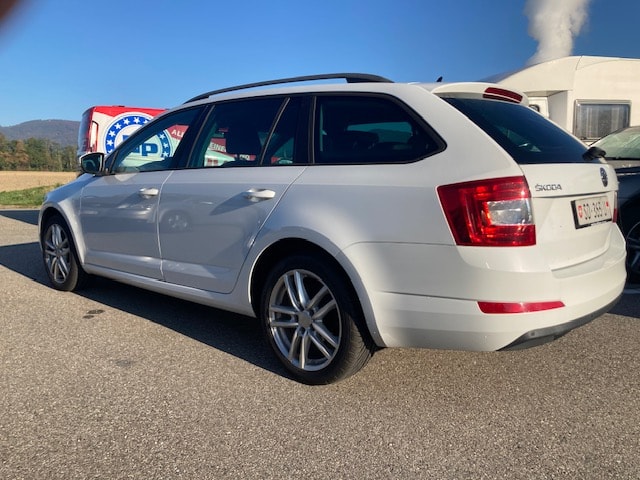 SKODA Octavia Combi 2.0 TDI Ambition DSG-image-3