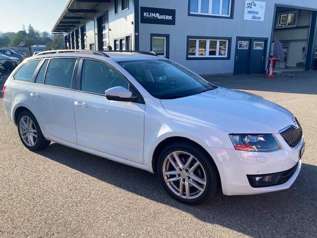 SKODA Octavia Combi 2.0 TDI Ambition DSG-image-4