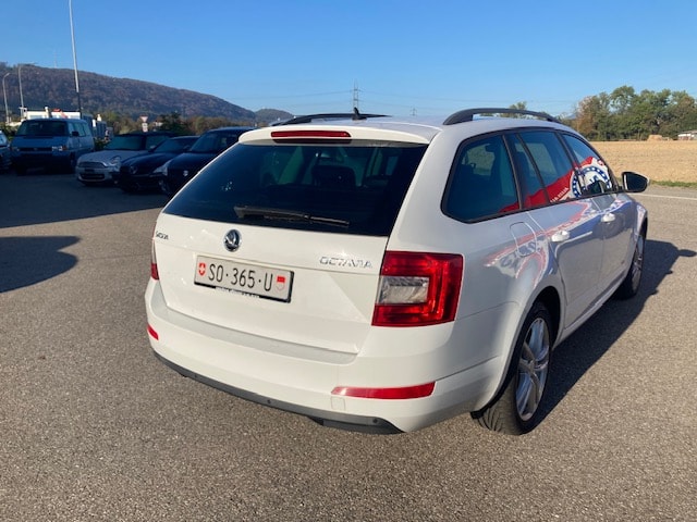 SKODA Octavia Combi 2.0 TDI Ambition DSG-image-10