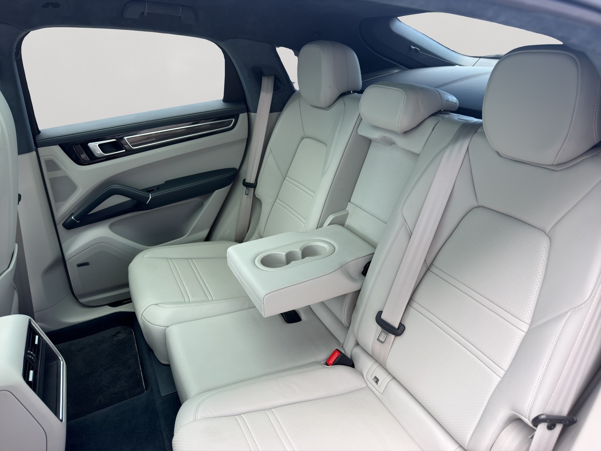 PORSCHE Cayenne Coupé E-Hybrid Full Options-image-3