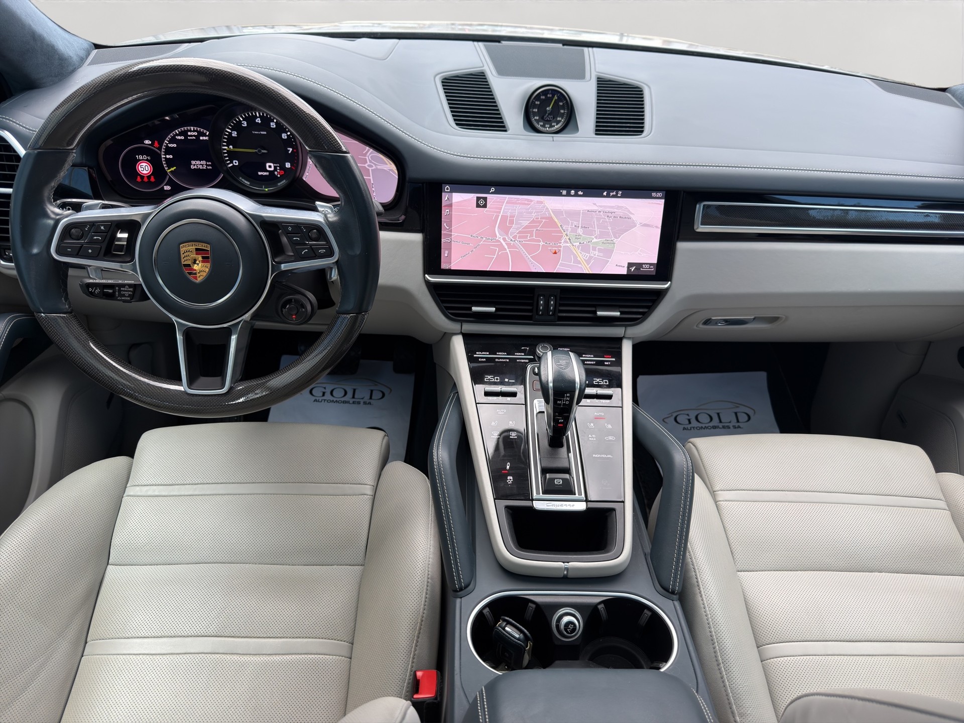 PORSCHE Cayenne Coupé E-Hybrid Full Options-image-2