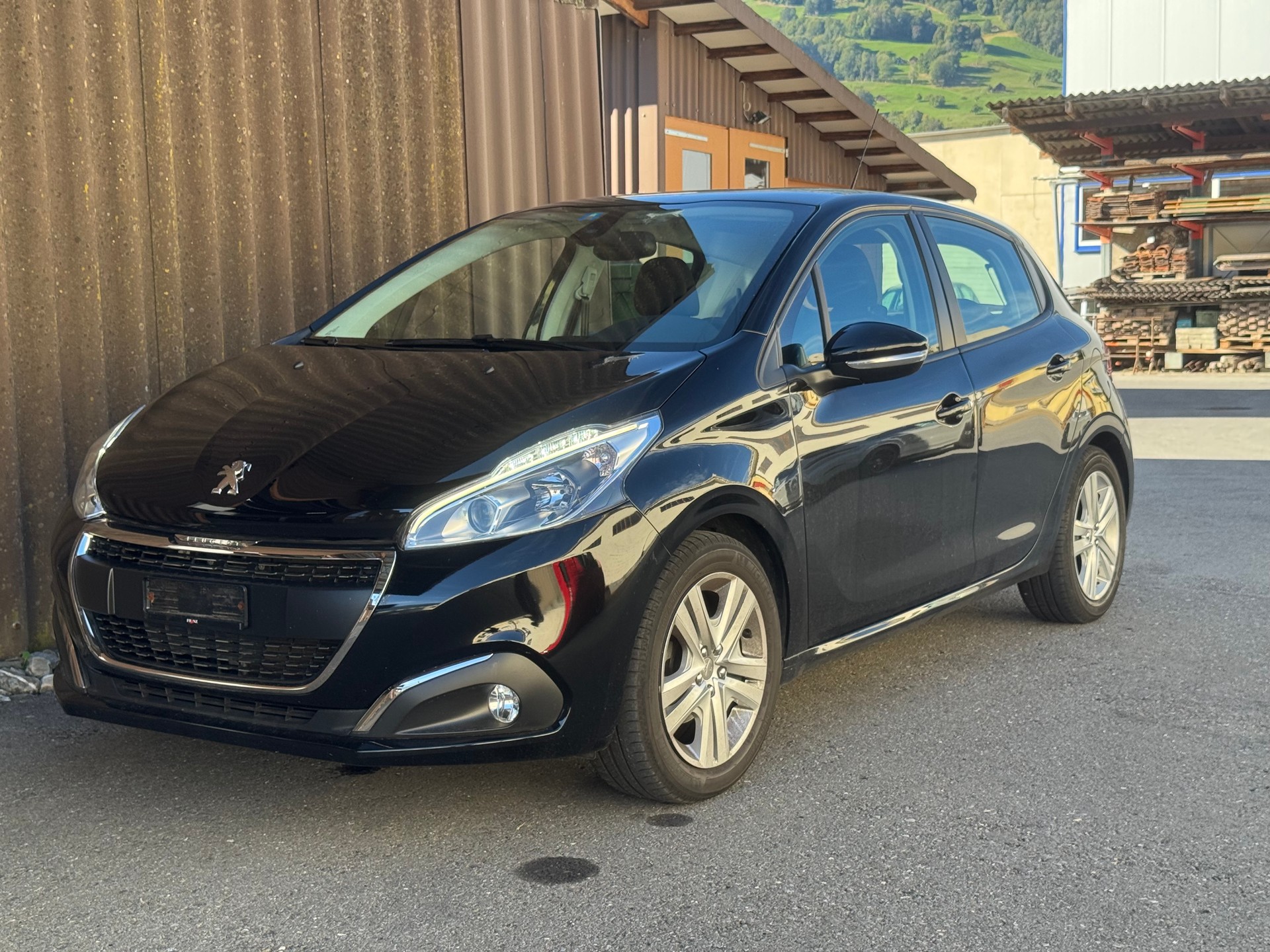 PEUGEOT 208 1.2 PureTech Signature-image-5