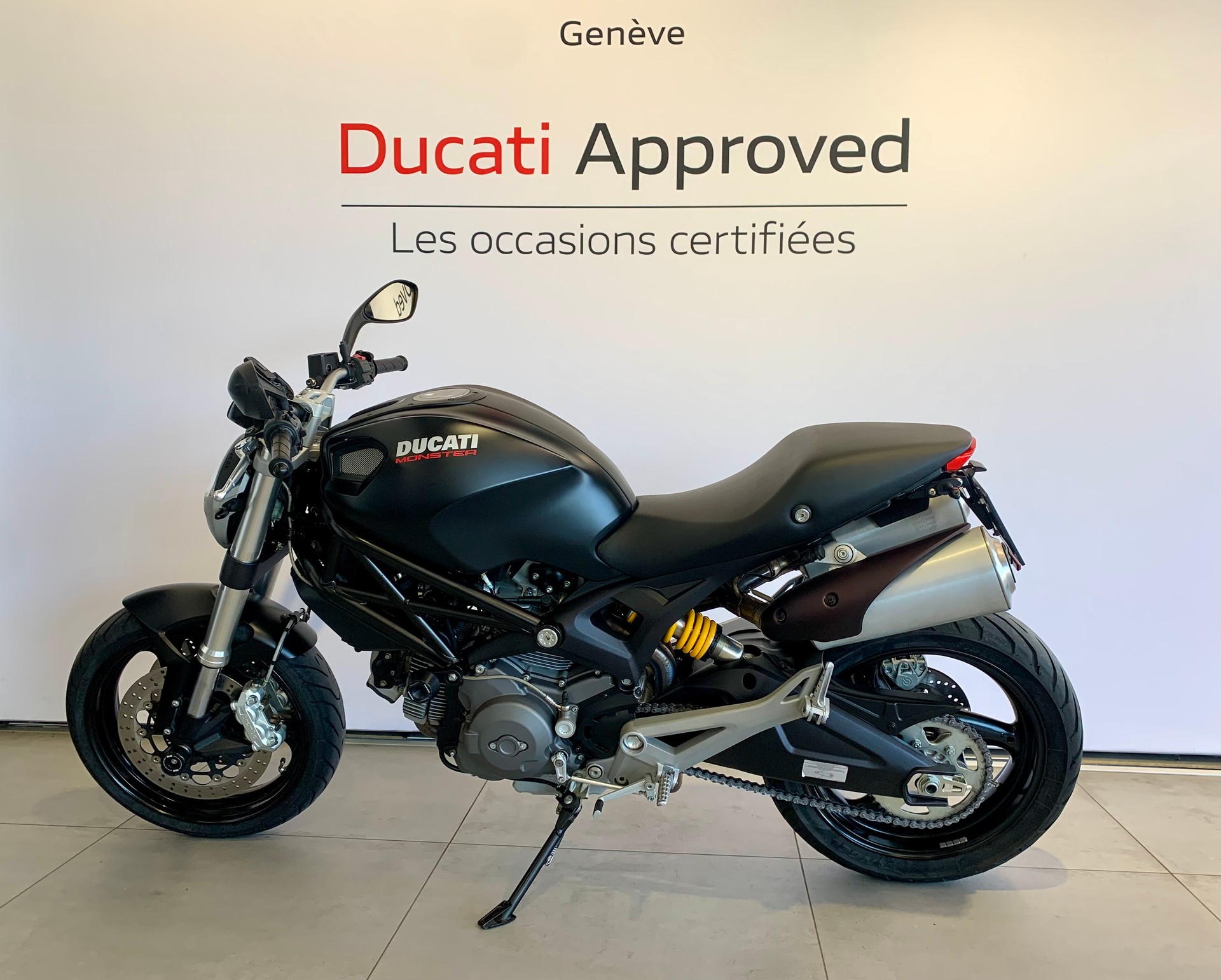 DUCATI Monster 696+ ABS-showroom-element-1