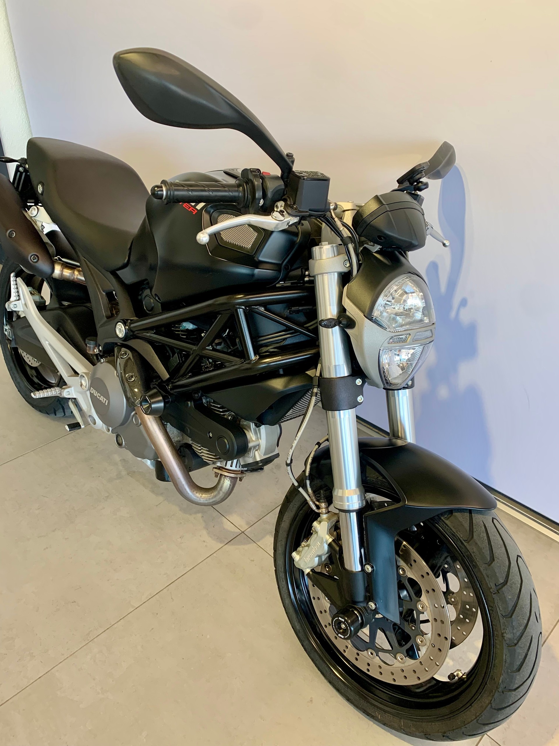 DUCATI Monster 696+ ABS-showroom-element-3