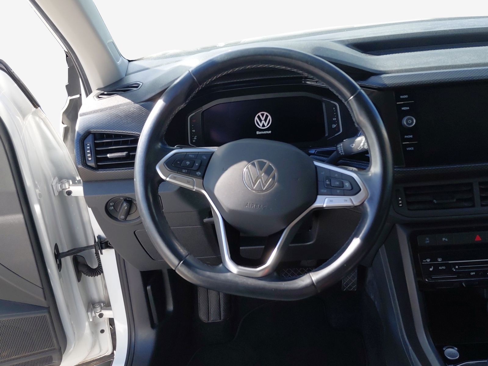 VW T-Cross 1.0 TSI Life Limited DSG-image-9