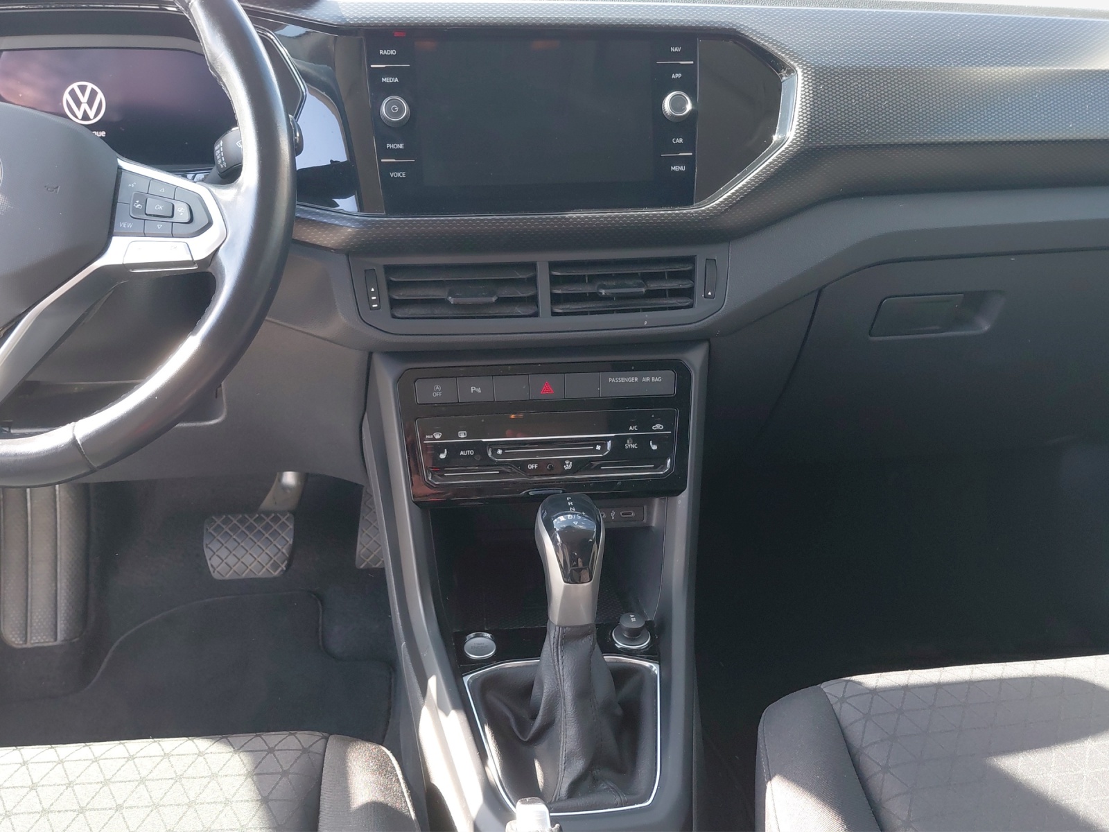 VW T-Cross 1.0 TSI Life Limited DSG-image-10
