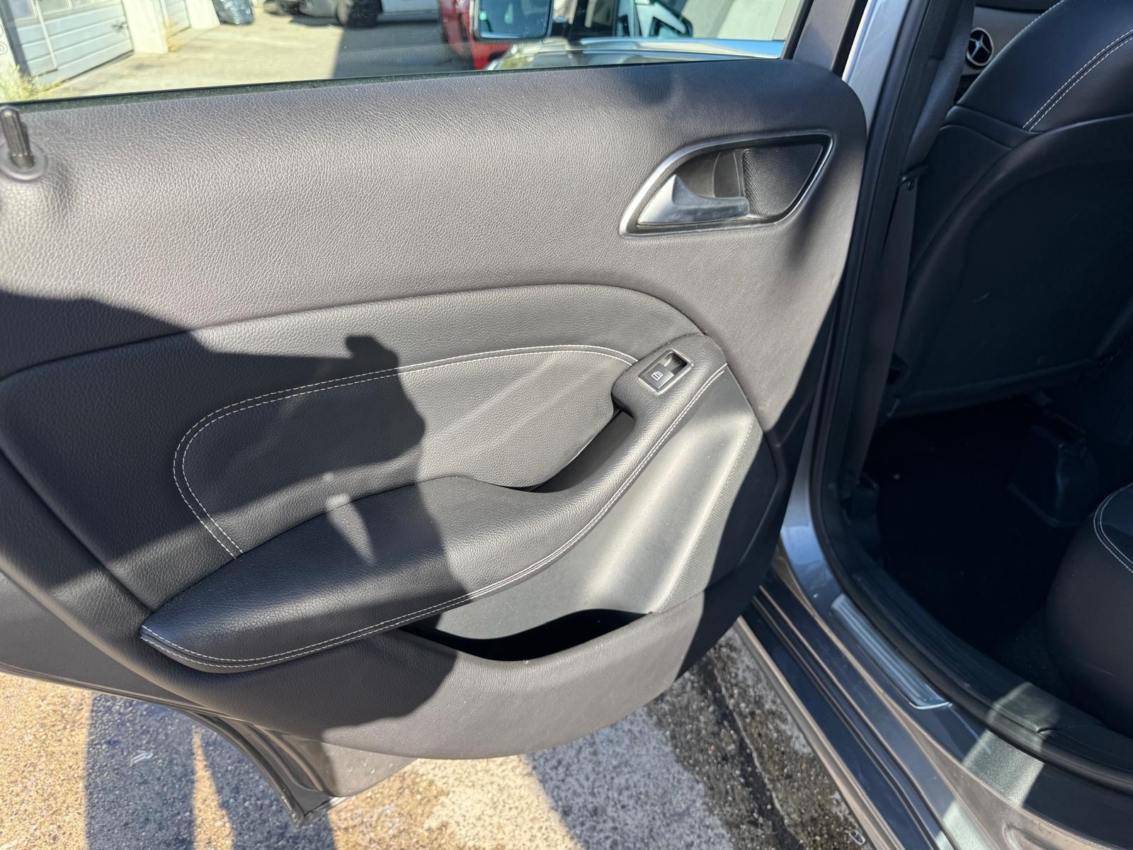 MERCEDES-BENZ B200-image-8