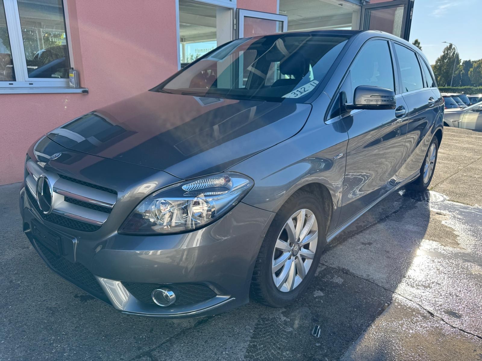 MERCEDES-BENZ B200-image-1