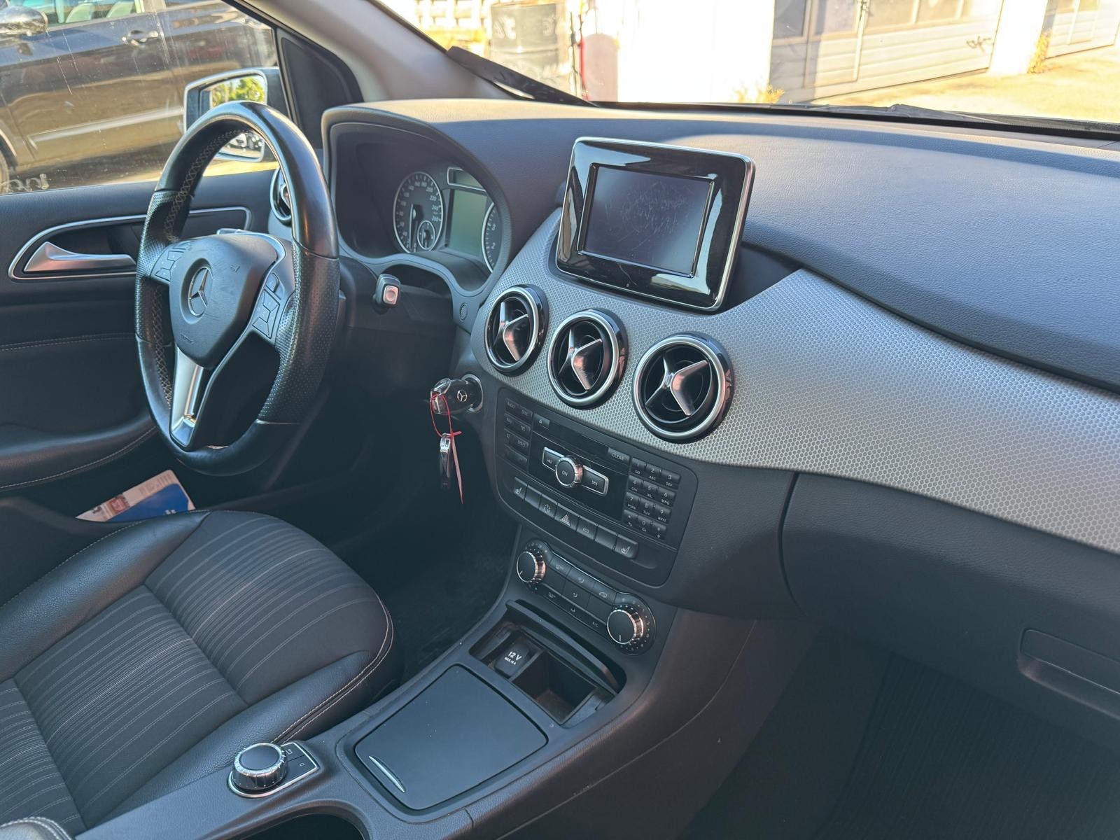 MERCEDES-BENZ B200-image-11