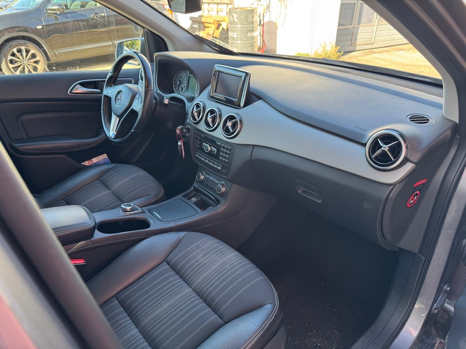 MERCEDES-BENZ B200-image-6