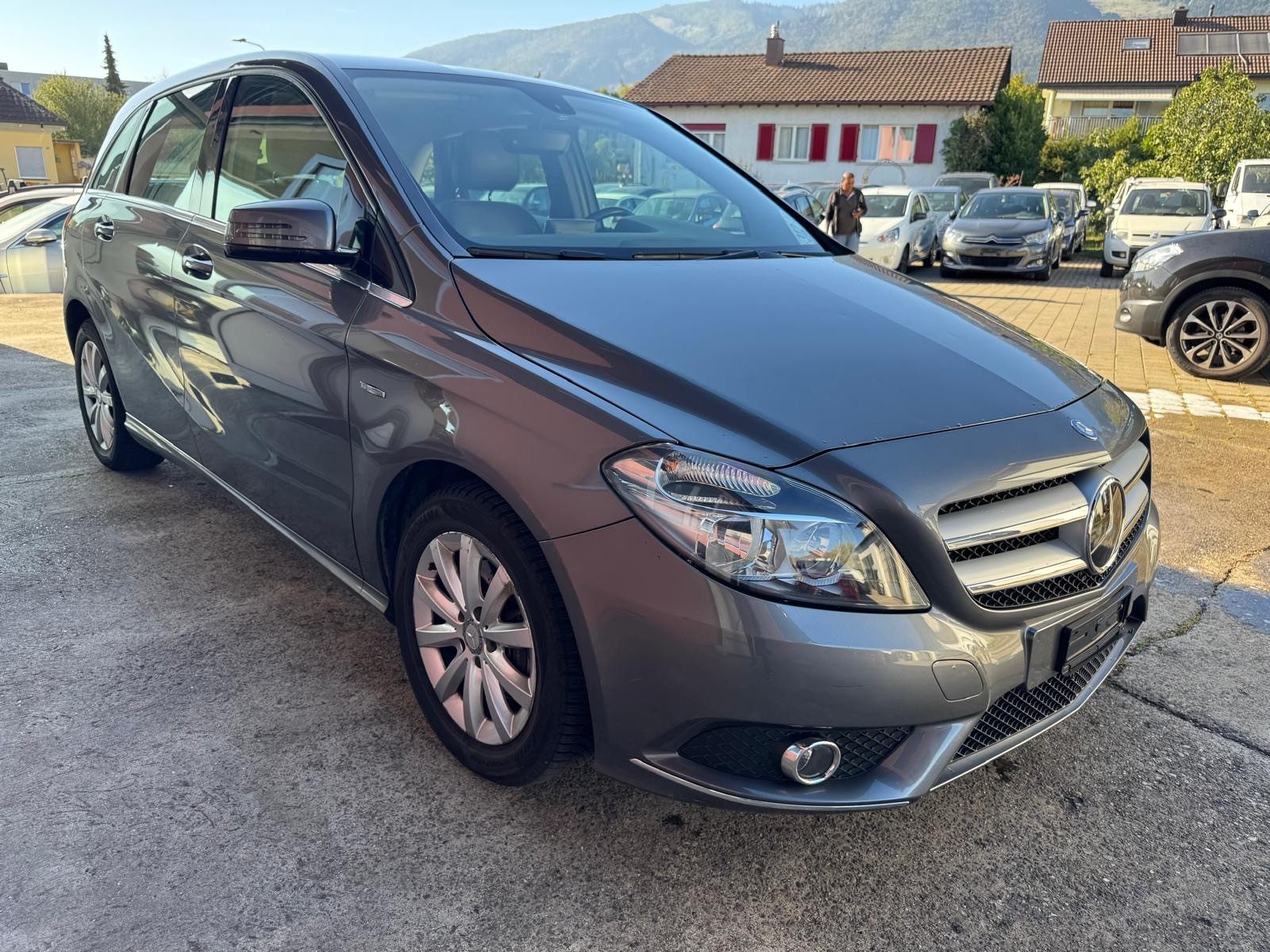 MERCEDES-BENZ B200-image-2