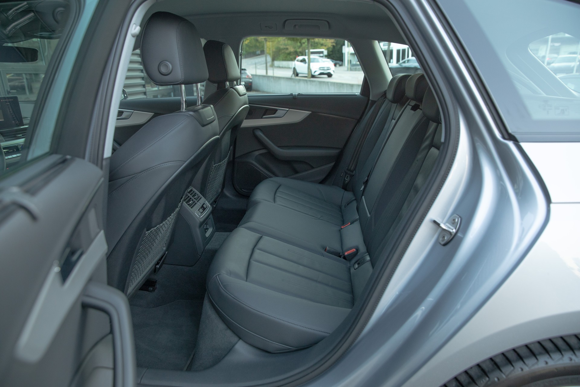 AUDI A4 Avant 35 TDI S-tronic-image-9