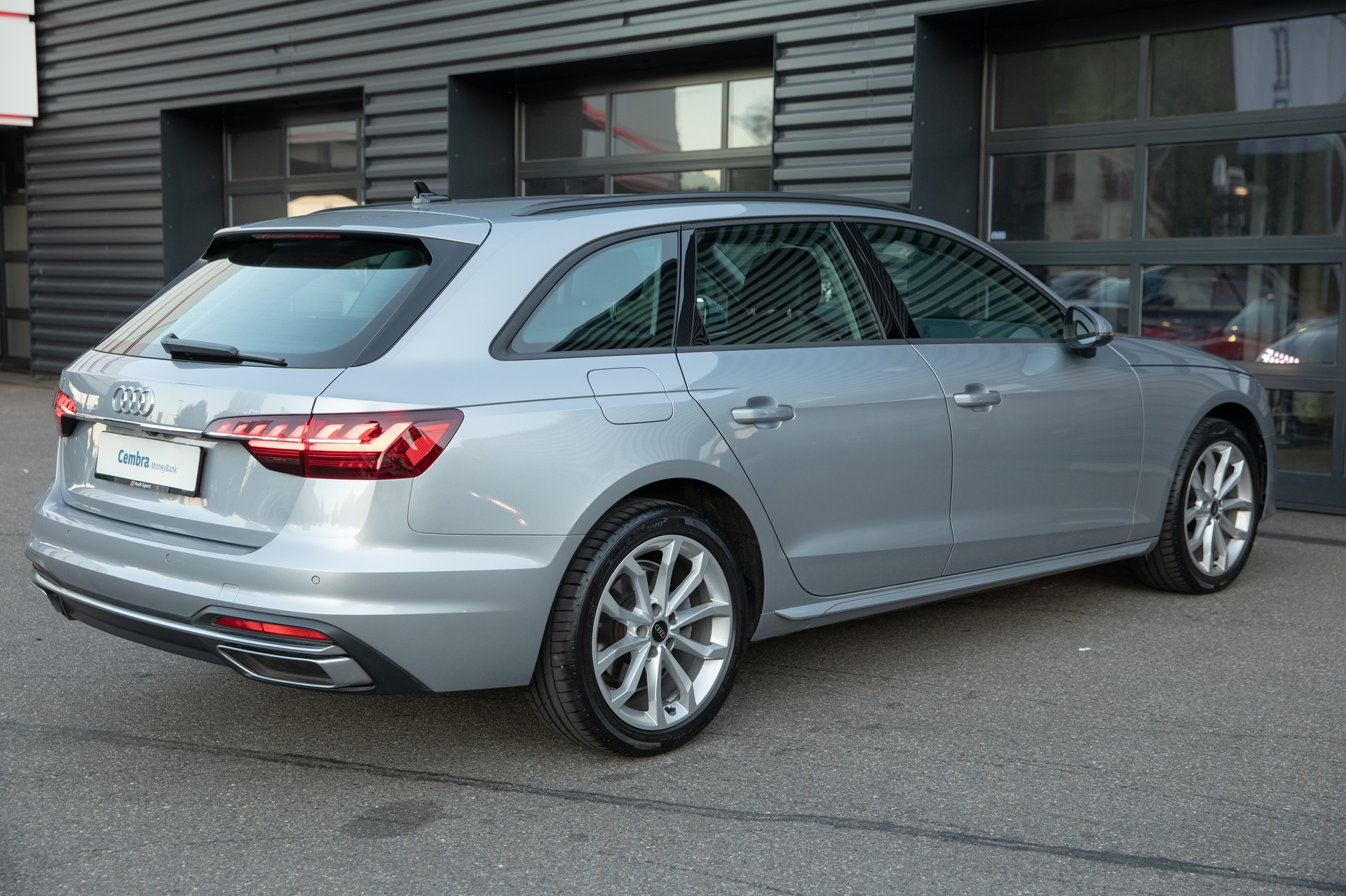 AUDI A4 Avant 35 TDI S-tronic-image-5