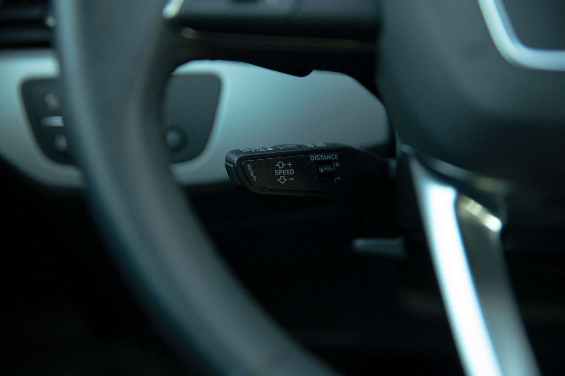 AUDI A4 Avant 35 TDI S-tronic-image-12