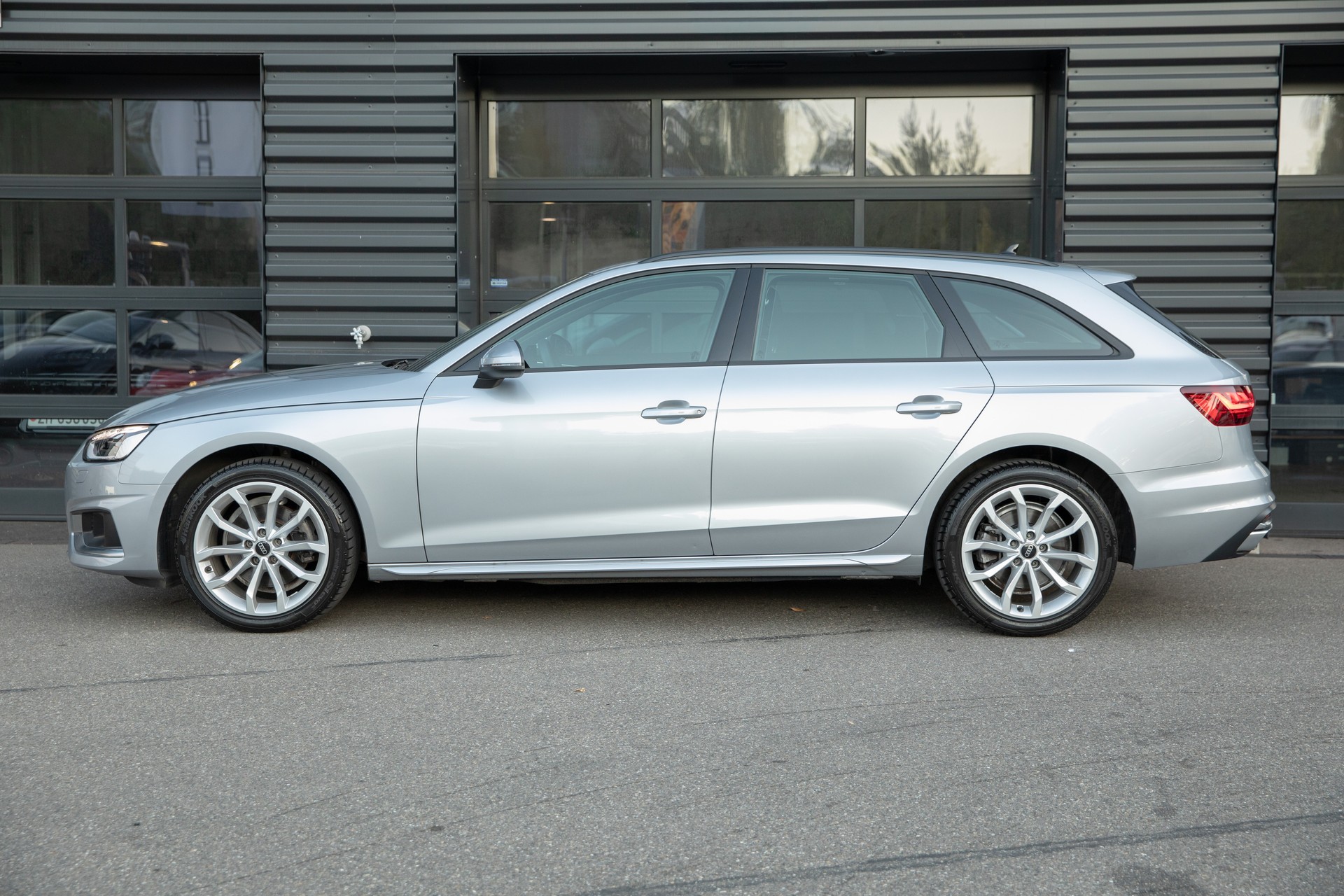 AUDI A4 Avant 35 TDI S-tronic-image-4