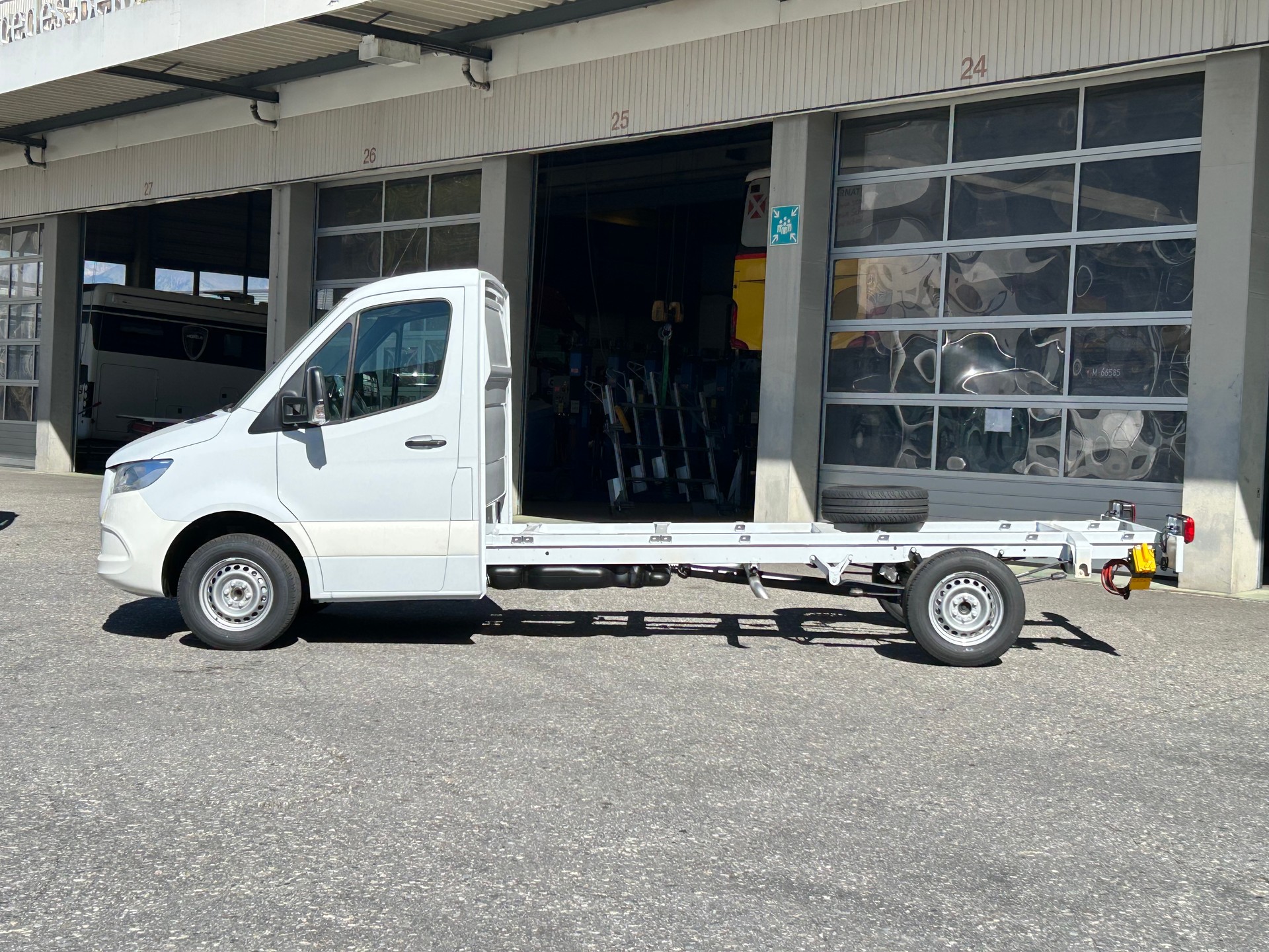 MERCEDES-BENZ Sprinter 319 CDI PRO Chassis Lang-image-2