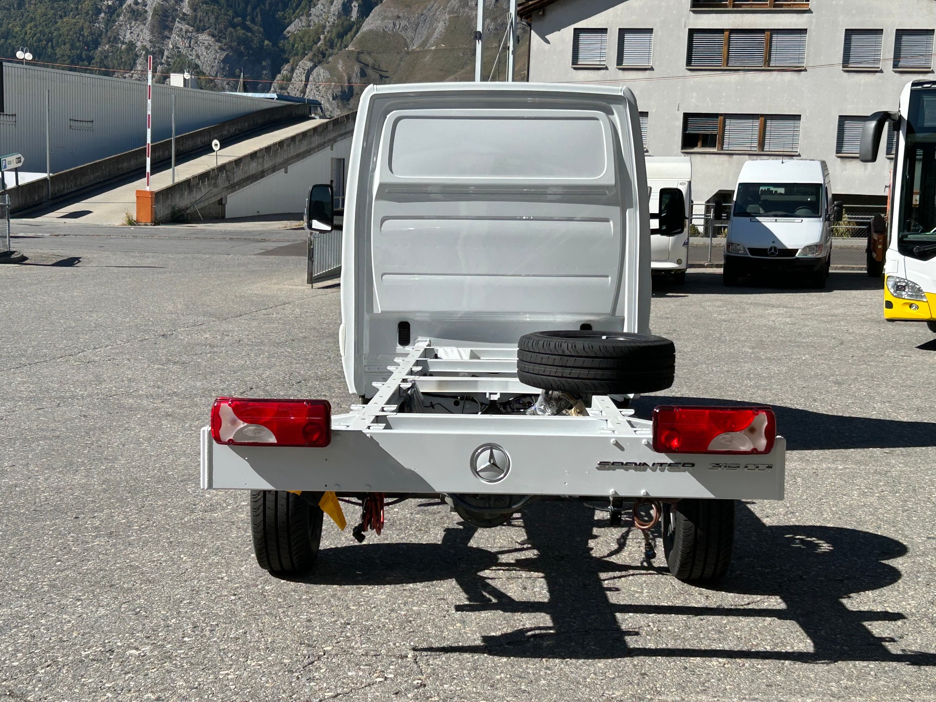 MERCEDES-BENZ Sprinter 319 CDI PRO Chassis Lang-image-4