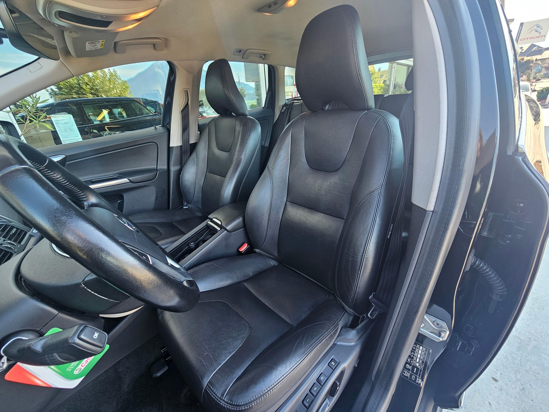 VOLVO XC60 2.4 D4 Summum AWD S/S-image-6