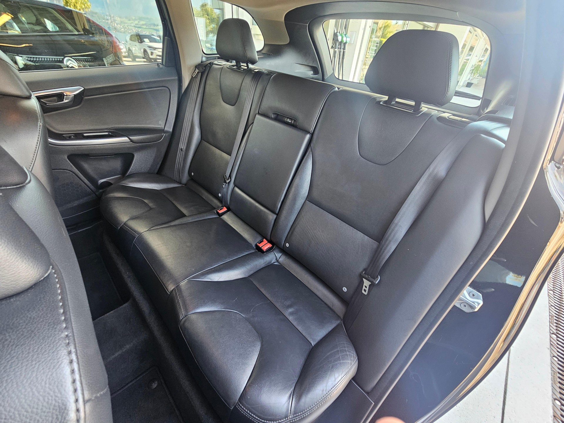 VOLVO XC60 2.4 D4 Summum AWD S/S-image-9