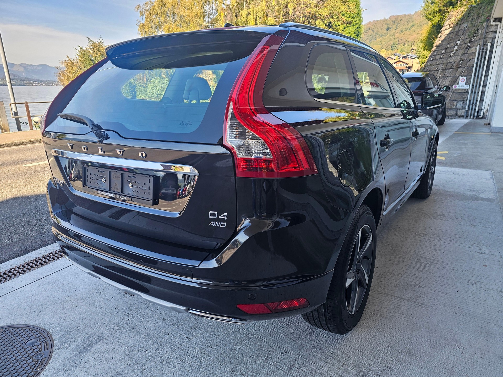 VOLVO XC60 2.4 D4 Summum AWD S/S-image-3