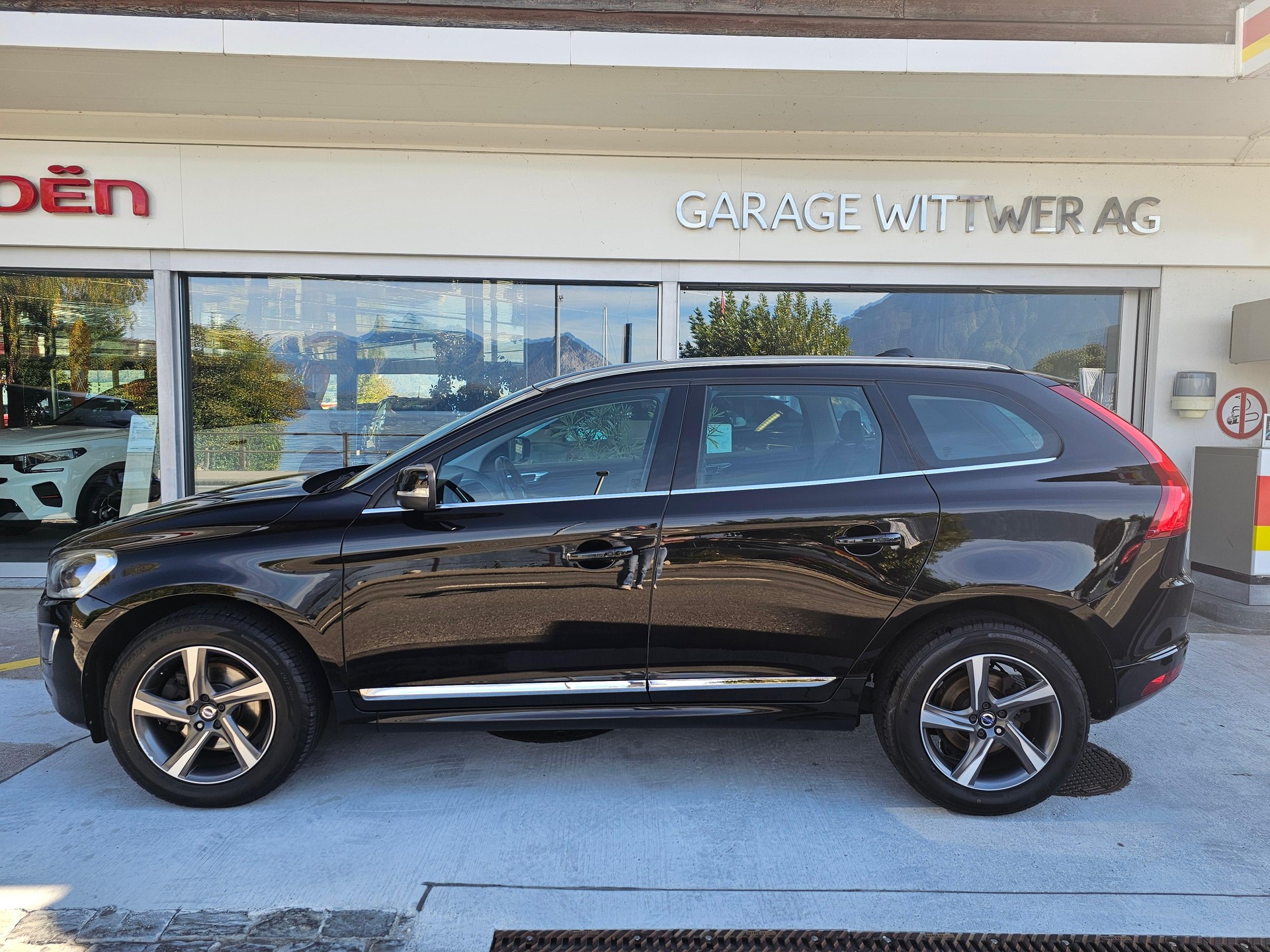 VOLVO XC60 2.4 D4 Summum AWD S/S-image-1