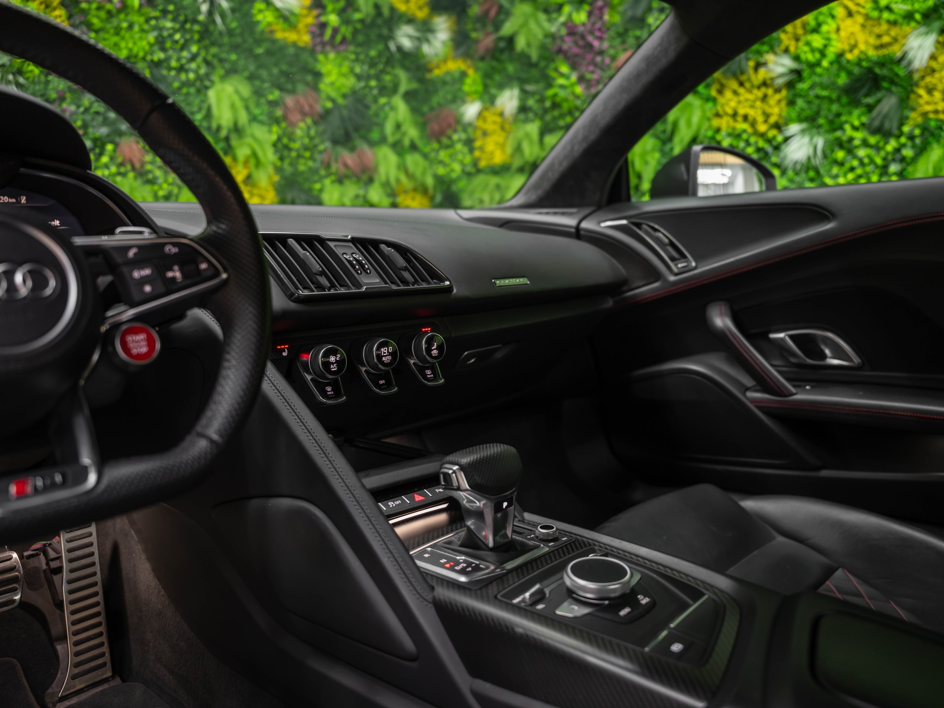 AUDI R8 Coupé performance S-Tronic-image-12
