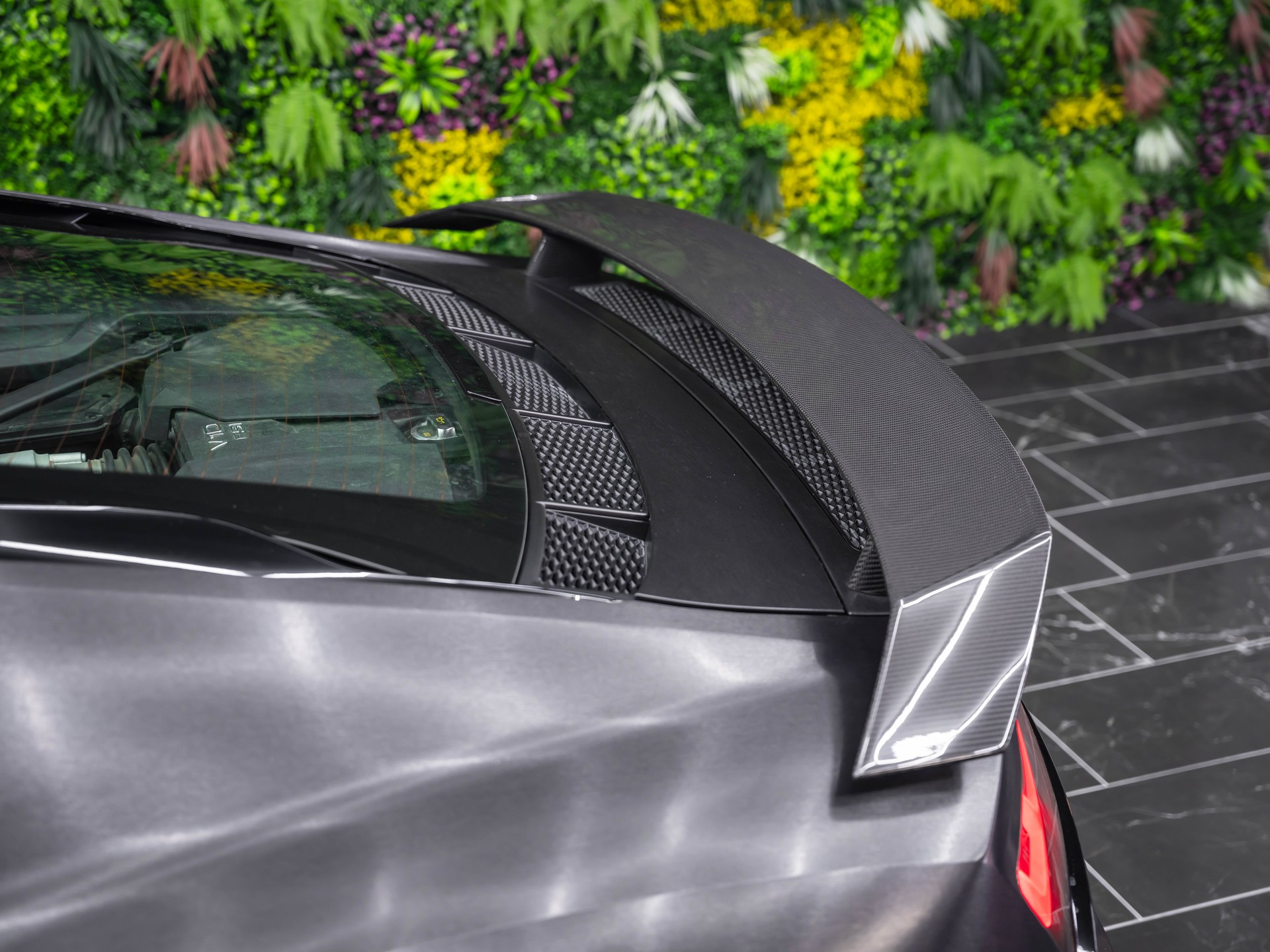 AUDI R8 Coupé performance S-Tronic-image-7