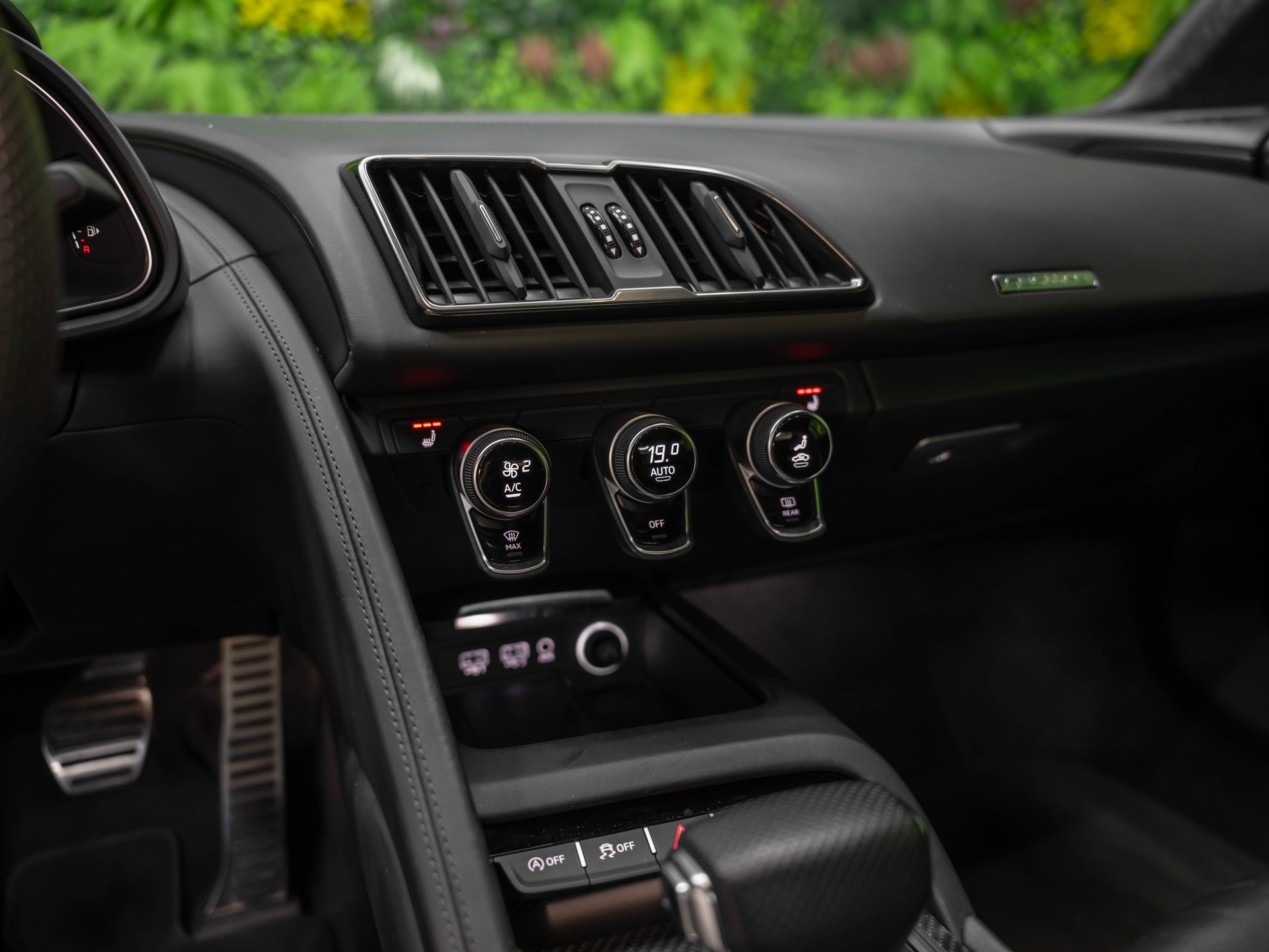 AUDI R8 Coupé performance S-Tronic-image-14