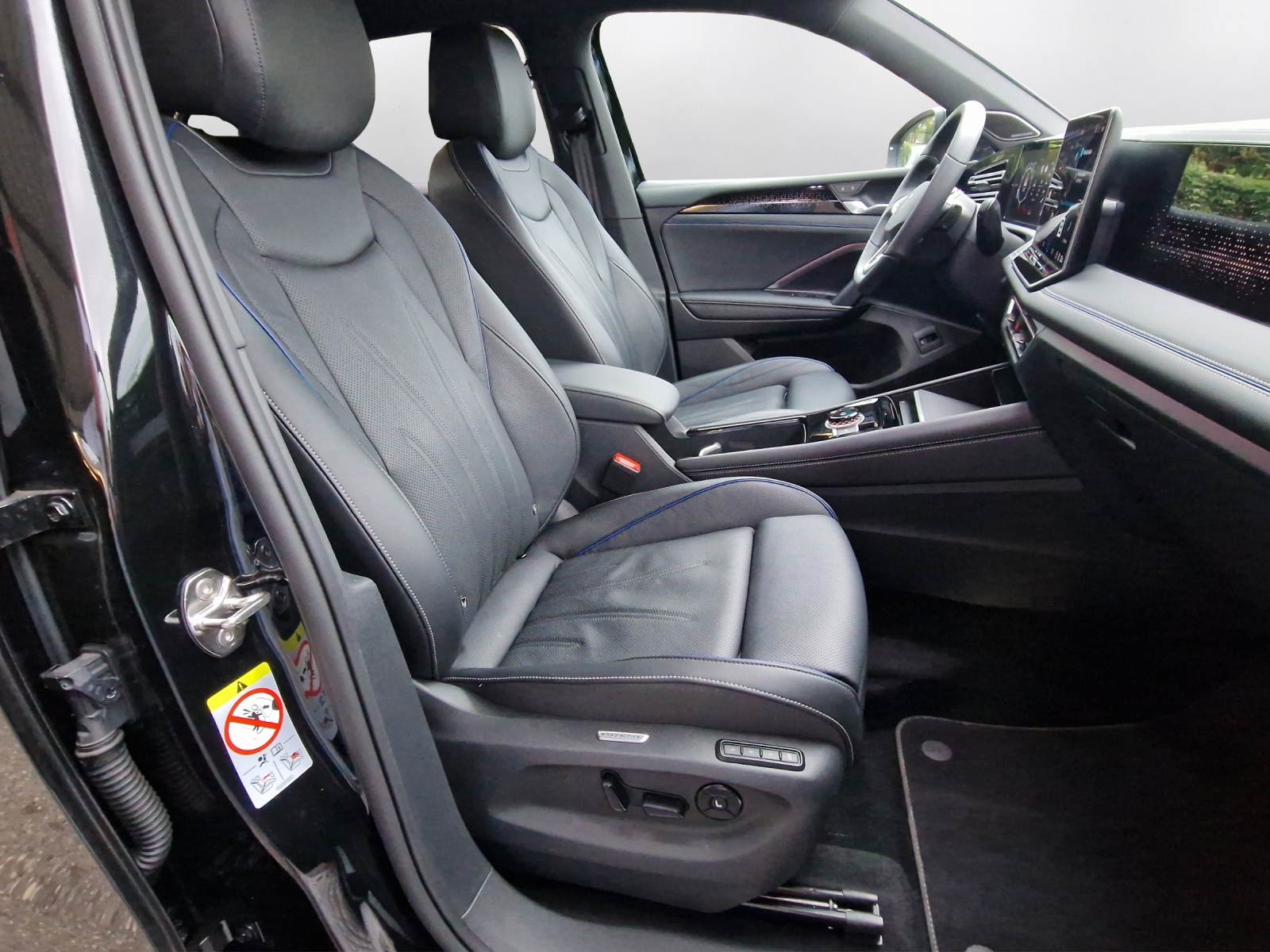 VW Tiguan 2.0 TSI DSG R-Line 4Motion-image-13