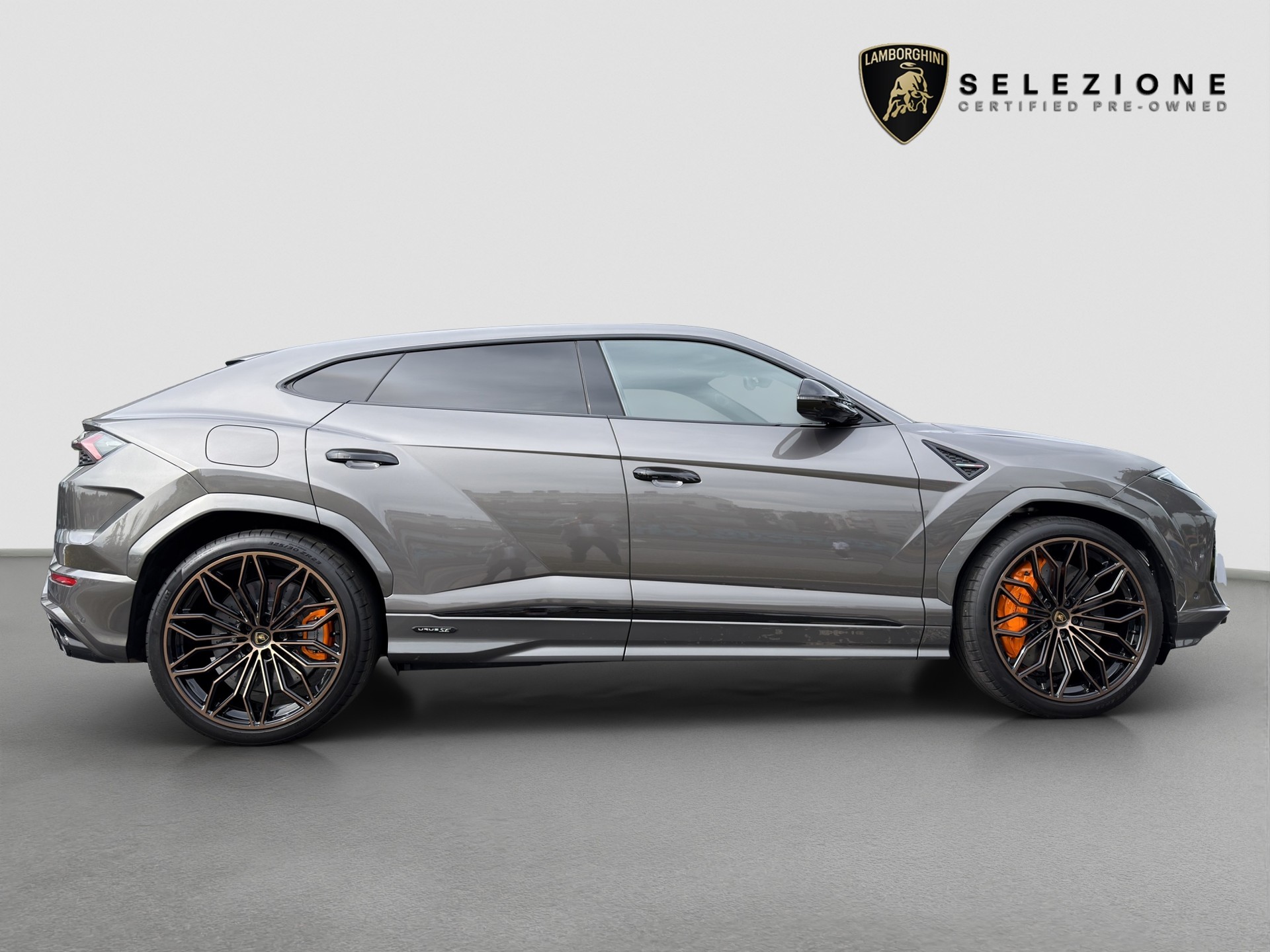 LAMBORGHINI Urus SE-image-1