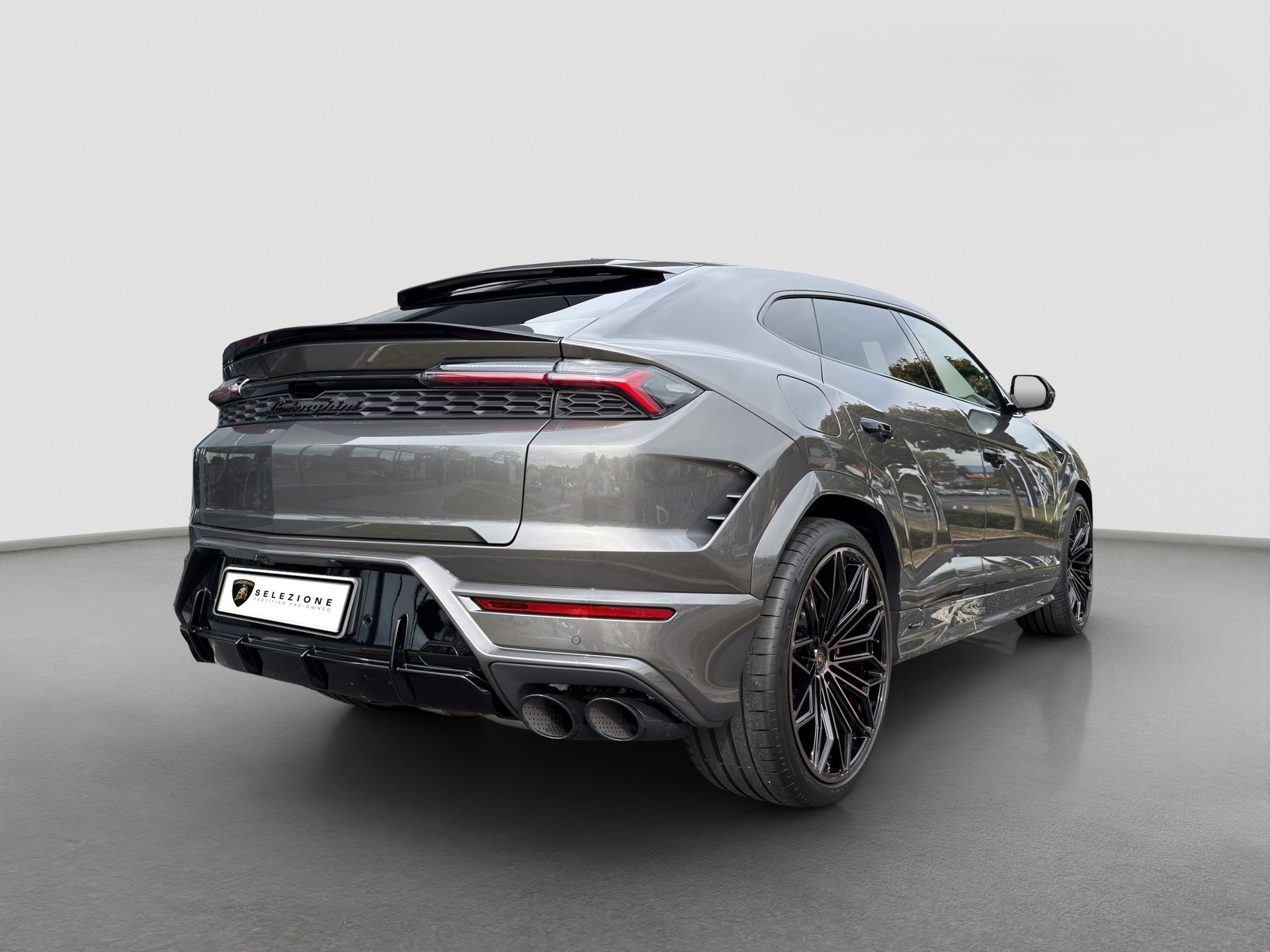 LAMBORGHINI Urus SE-image-2