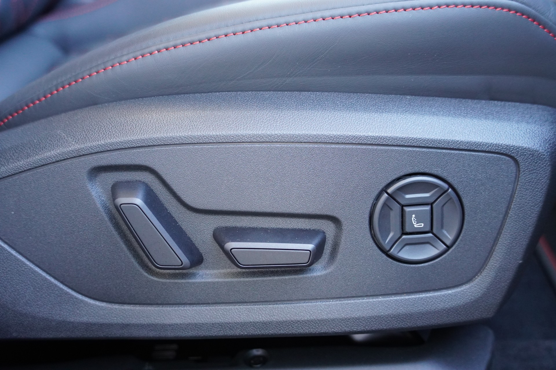 AUDI S3 Limousine TFSI quattro S-tronic//Akrapovic//Werksgarantie bis 06.2027//-image-14