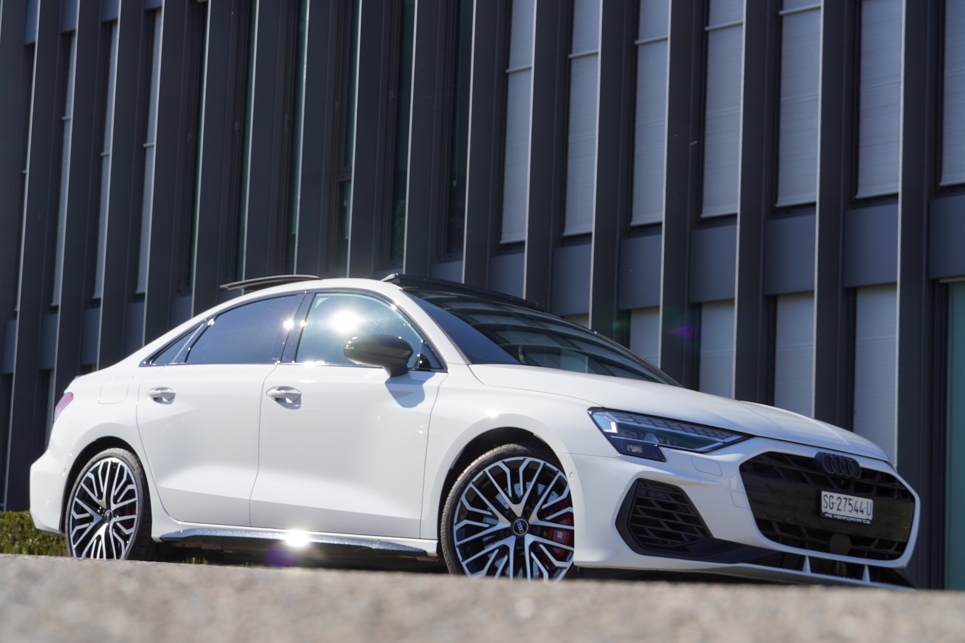 AUDI S3 Limousine TFSI quattro S-tronic//Akrapovic//Werksgarantie bis 06.2027//-image-1