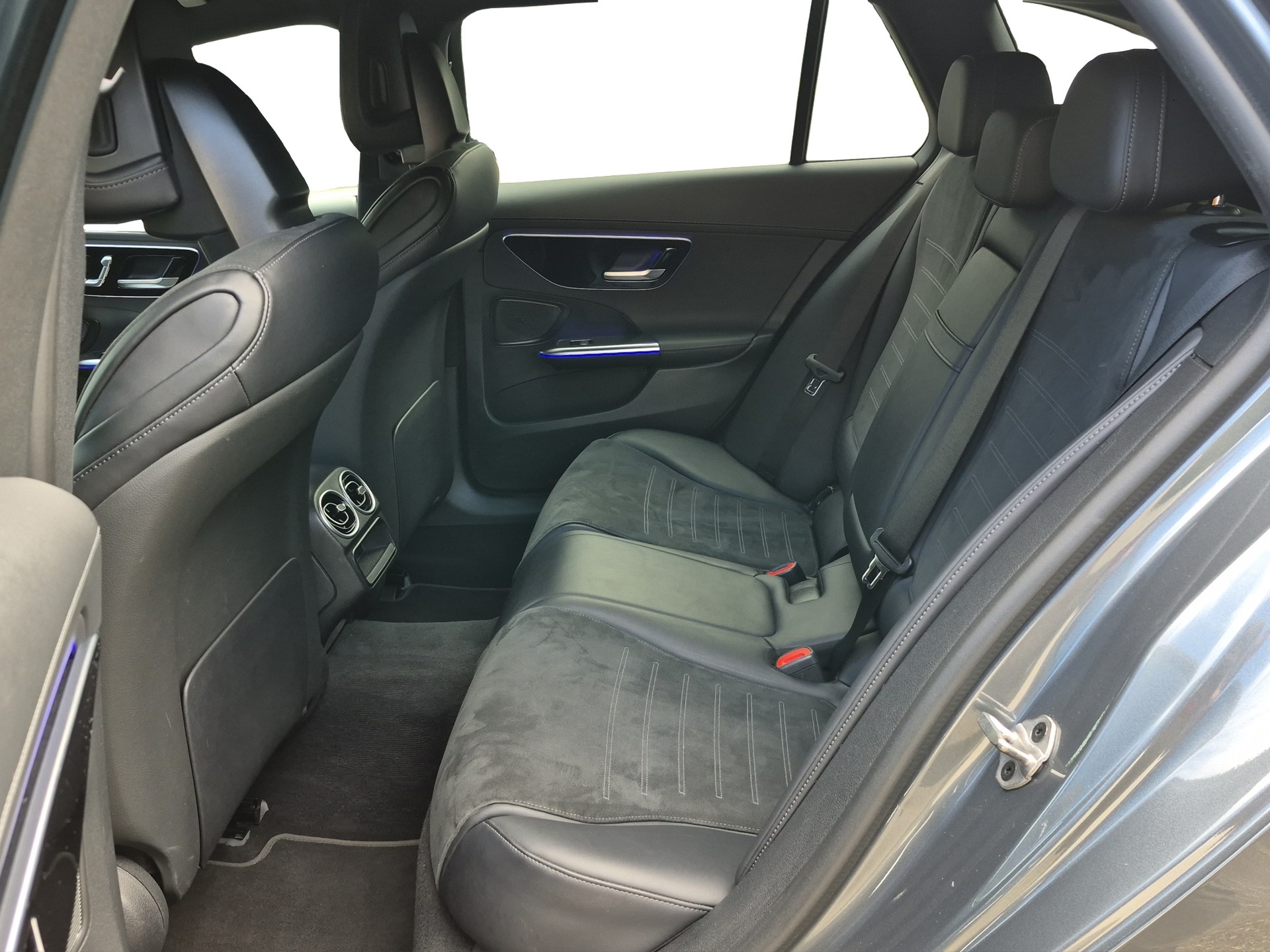 MERCEDES-BENZ C 220 d T AMG Line *Night Paket / Anhängerkupplung / 360°Cam*-image-12