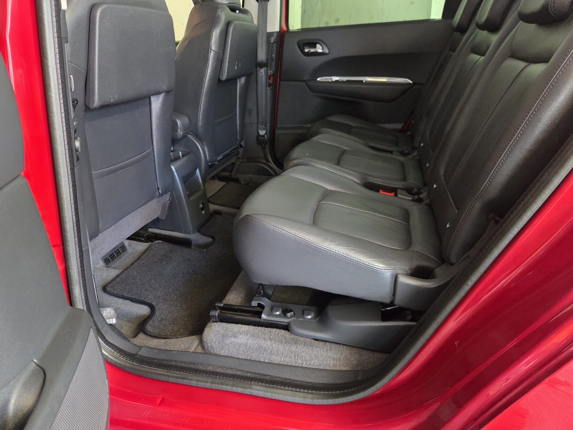 PEUGEOT 5008 1.6 16V T Family Automatic-image-14