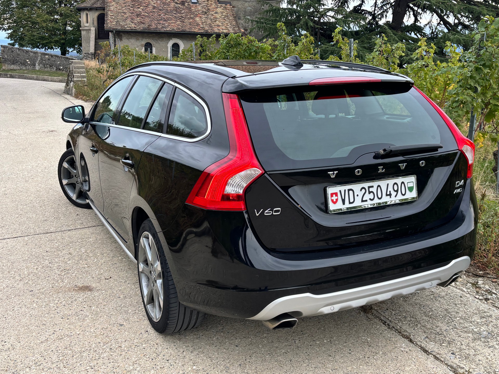 VOLVO 2.4 D4 Momentum AWD HEICO 239 CH/PS-image-1