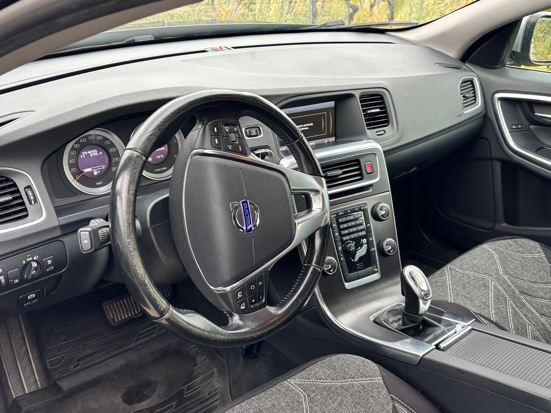VOLVO 2.4 D4 Momentum AWD HEICO 239 CH/PS-image-3
