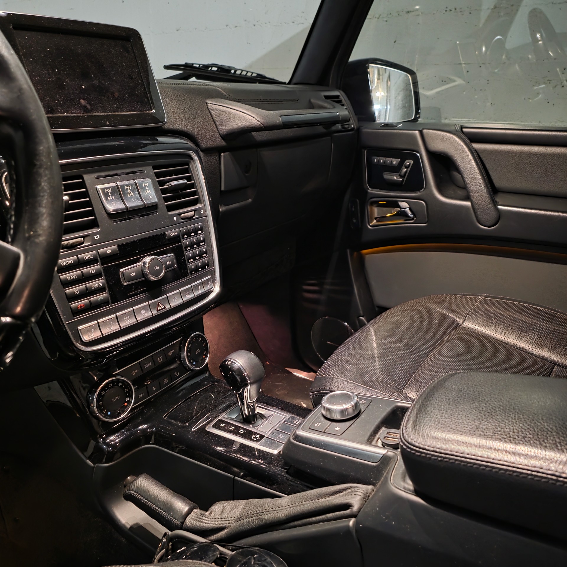 MERCEDES-BENZ G 350 d lang-image-3