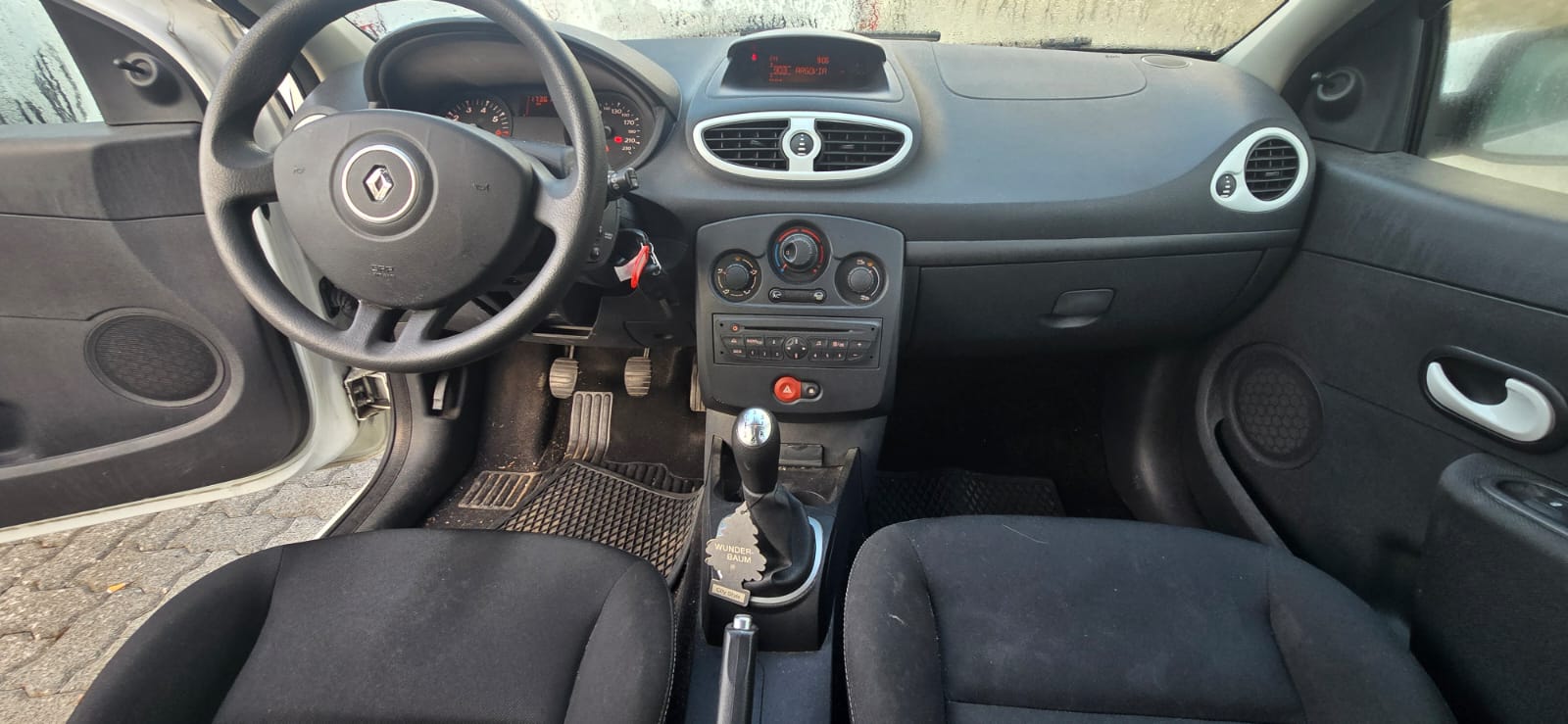 RENAULT Clio 1.2 16V Yahoo-image-4