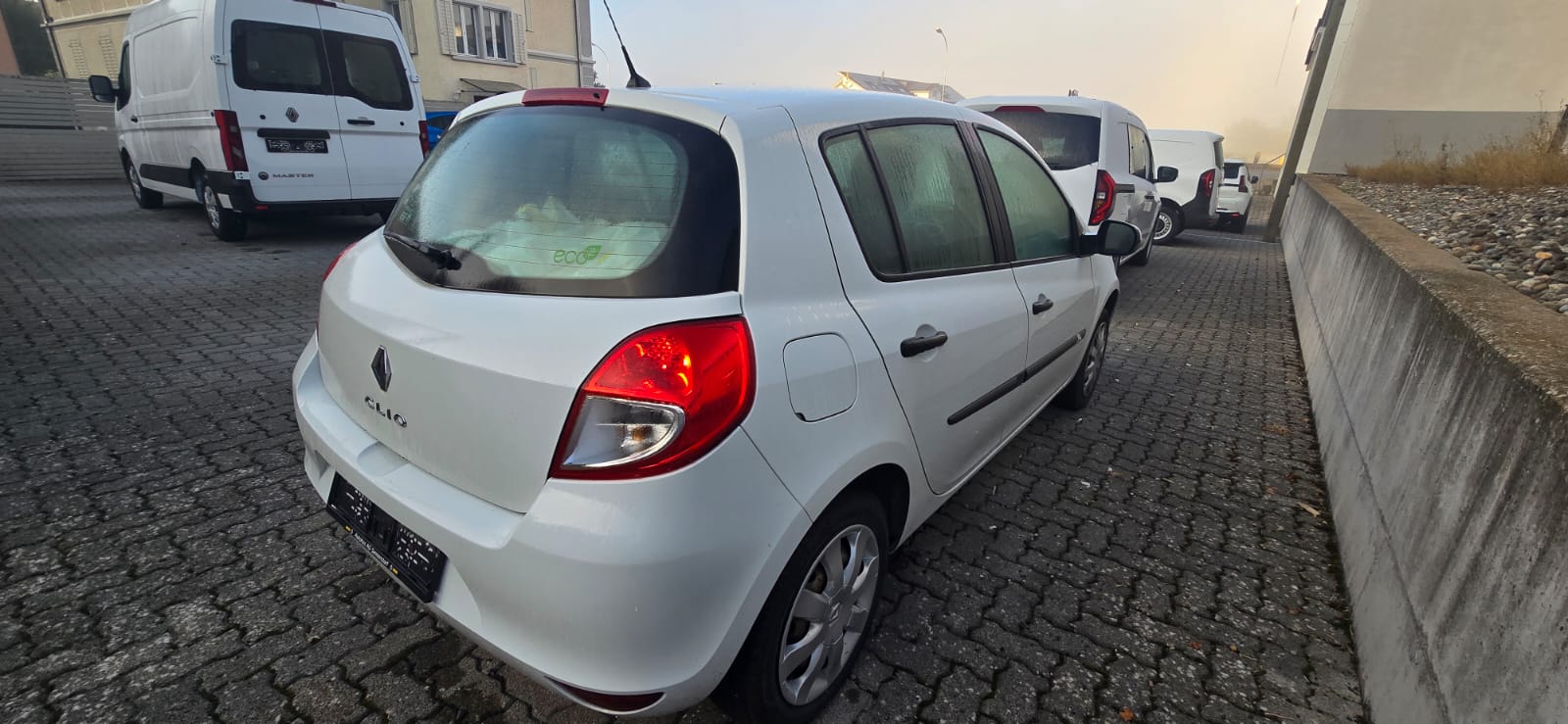 RENAULT Clio 1.2 16V Yahoo-image-2
