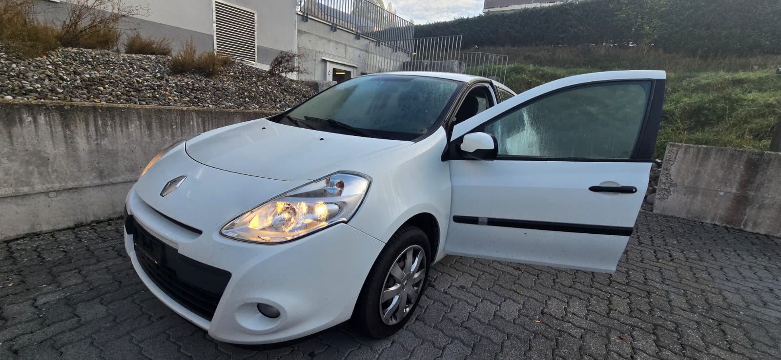 RENAULT Clio 1.2 16V Yahoo-image-1