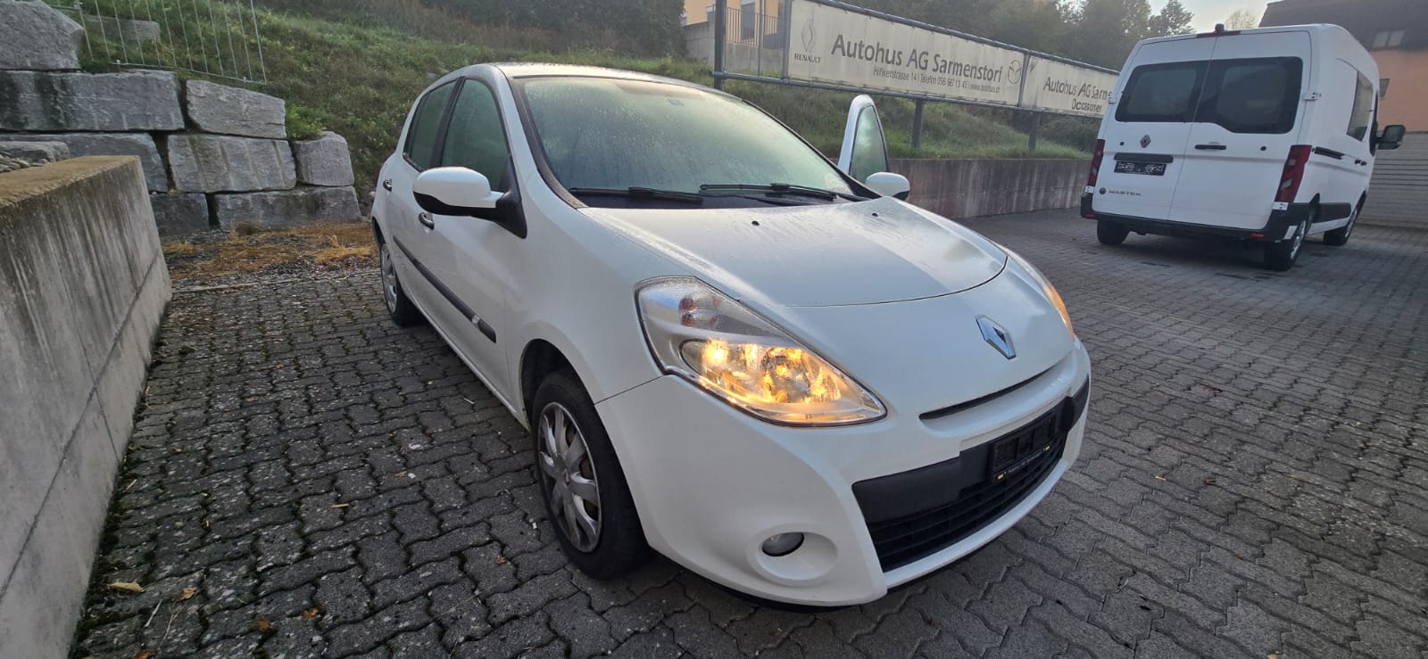 RENAULT Clio 1.2 16V Yahoo-image-0
